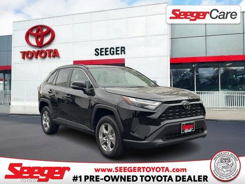 Used 2025 Toyota RAV4 XLE AWD/4WD image 1