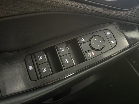 Used 2023 Nissan Rogue S image 25