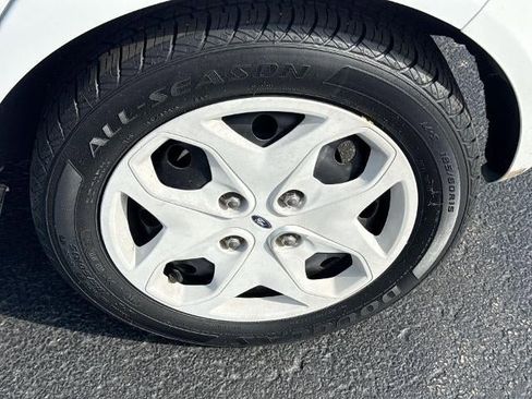 Used 2013 Ford Fiesta SE FWD image 30