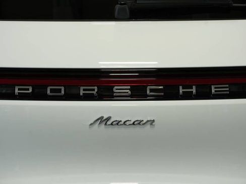 Certified 2025 Porsche Macan AWD/4WD image 38