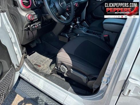 Used 2023 Jeep Gladiator Sport AWD/4WD image 14