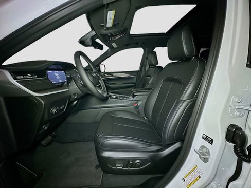 New 2025 Jeep Grand Cherokee Limited w/ Luxury Tech Group II image 14