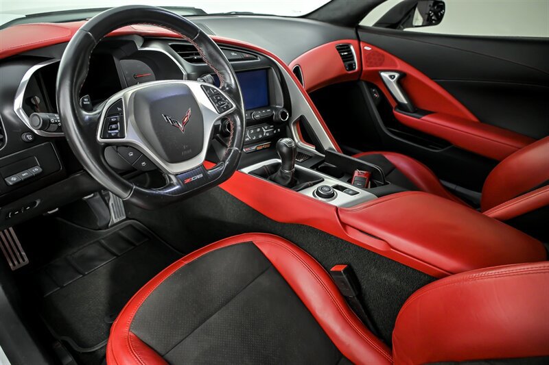 Used 2016 Chevrolet Corvette Z06 w/ 3LZ Preferred Equipment Group RWD image 20