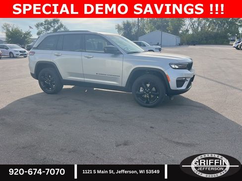 New 2025 Jeep Grand Cherokee Limited w/ Luxury Tech Group II image 9