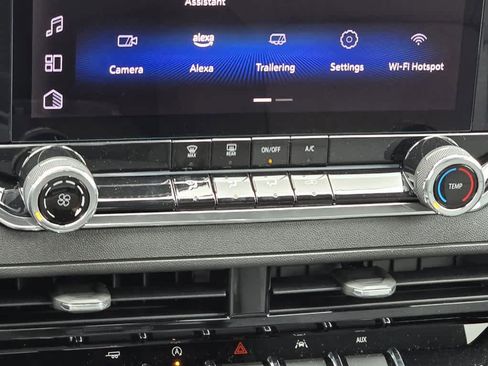 Used 2024 Chevrolet Colorado W/T w/ Technology Package image 31