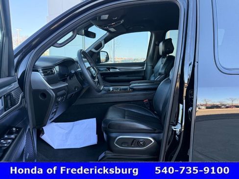 Used 2024 Jeep Wagoneer L Series II w/ Flexible Seating Group image 38