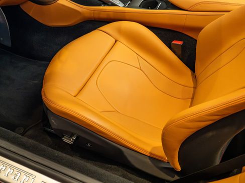 Used 2022 Ferrari Portofino M RWD image 12