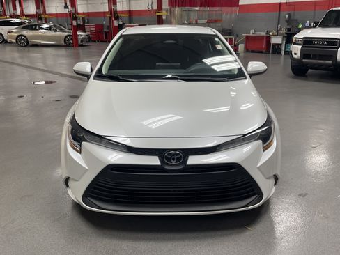 Certified 2023 Toyota Corolla LE image 3