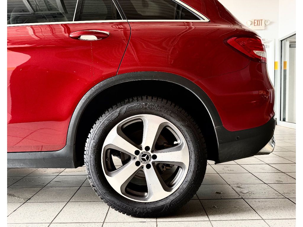 Used 2019 Mercedes-Benz GLC 300 4MATIC image 5