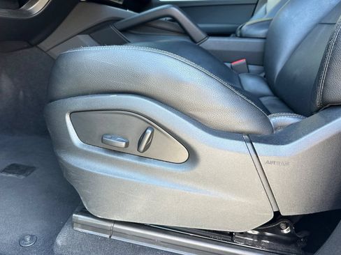 Used 2024 Porsche Cayenne AWD/4WD image 13