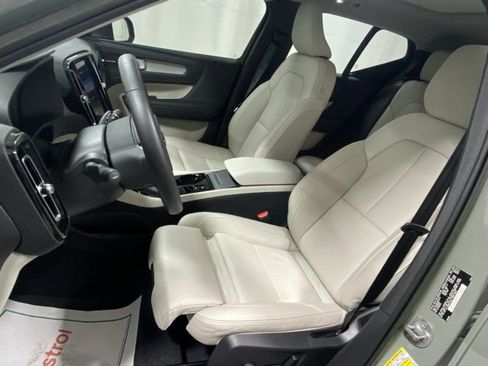 Certified 2024 Volvo XC40 B5 Plus w/ Protection Package Premier image 11