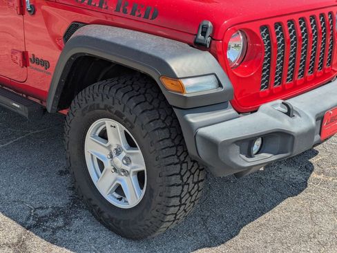 Used 2020 Jeep Gladiator Sport w/ Quick Order Package 24S AWD/4WD image 9