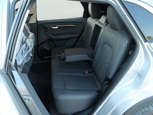 New 2025 VinFast VF 8 Eco AWD/4WD image 23