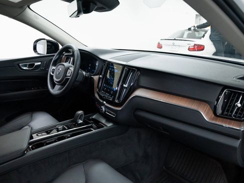 Used 2024 Volvo XC60 T8 Plus image 26