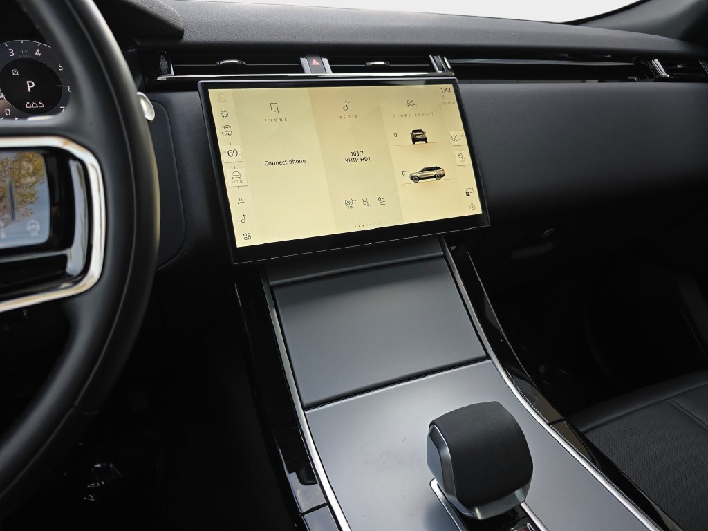 Certified 2025 Land Rover Range Rover Velar S AWD/4WD image 20