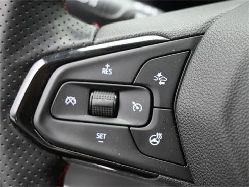 Certified 2025 Chevrolet Trax RS w/ Sunroof Package image 25