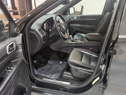 Used 2021 Jeep Grand Cherokee Limited AWD/4WD image 16