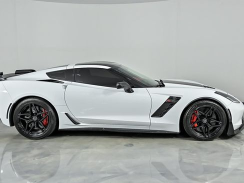 Used 2016 Chevrolet Corvette Z06 w/ 3LZ Preferred Equipment Group RWD image 13