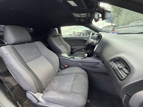 Used 2019 Dodge Challenger SXT RWD image 9