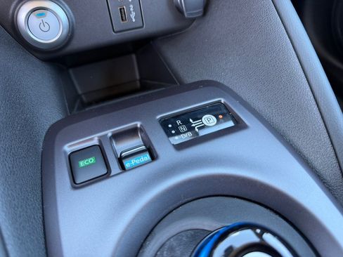 Used 2025 Nissan Leaf S FWD image 27