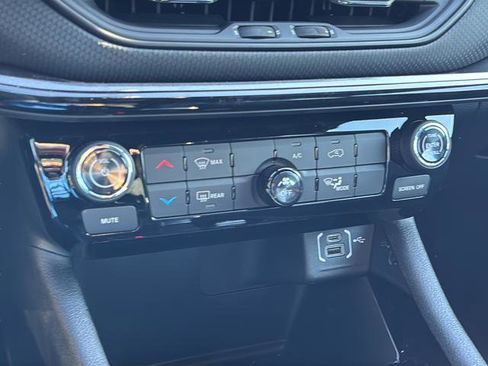 New 2026 Jeep Compass Latitude image 31