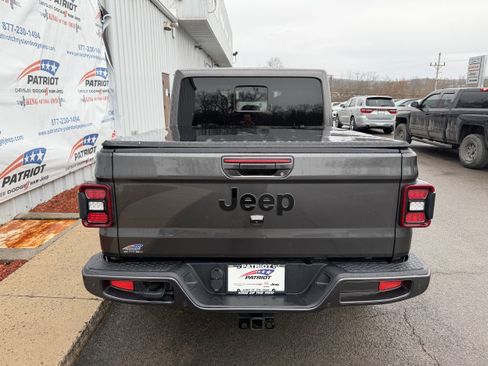 Used 2021 Jeep Gladiator Overland image 5