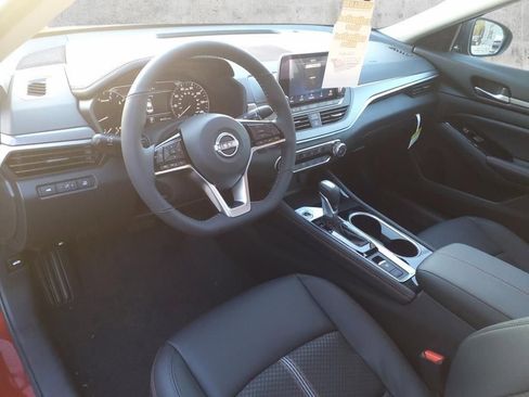 Certified 2025 Nissan Altima 2.5 SR image 10