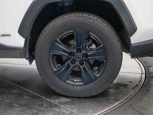 Used 2019 Toyota RAV4 XLE image 10