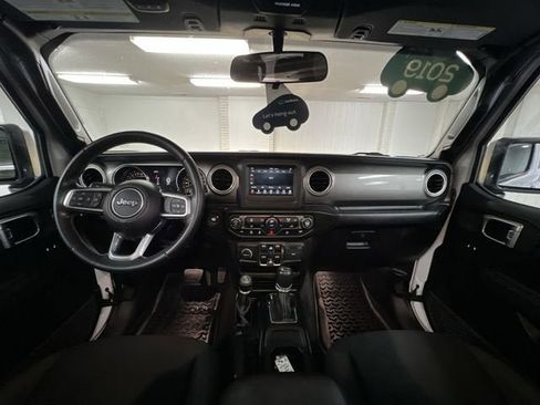 Used 2019 Jeep Wrangler Unlimited Sahara AWD/4WD image 19