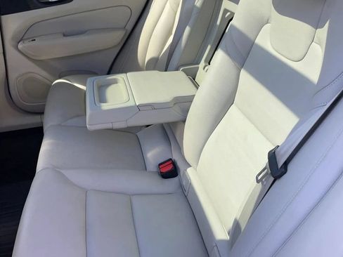 Used 2018 Volvo XC60 T6 Momentum w/ Convenience Package AWD/4WD image 39