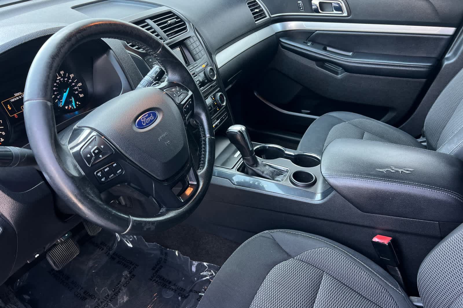Used 2017 Ford Explorer XLT FWD image 11