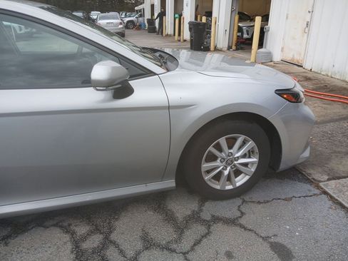 Used 2025 Toyota Camry LE image 9