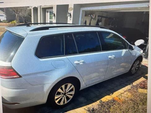 Used 2019 Volkswagen Golf S AWD/4WD image 2