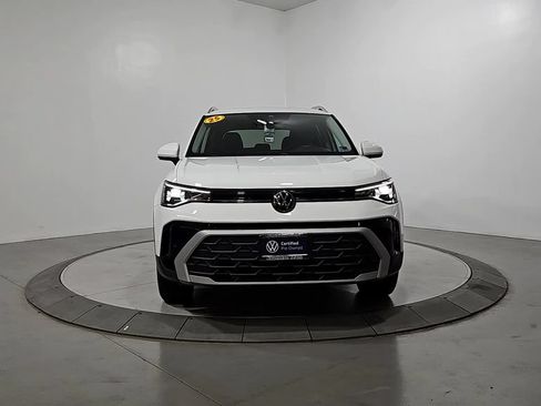Used 2025 Volkswagen Taos SE w/ Panoramic Sunroof Package AWD/4WD image 10