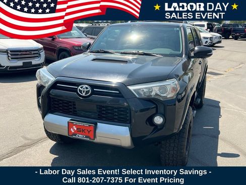 Used 2020 Toyota 4Runner TRD Off-Road Premium w/ Moonroof Package AWD/4WD image 2