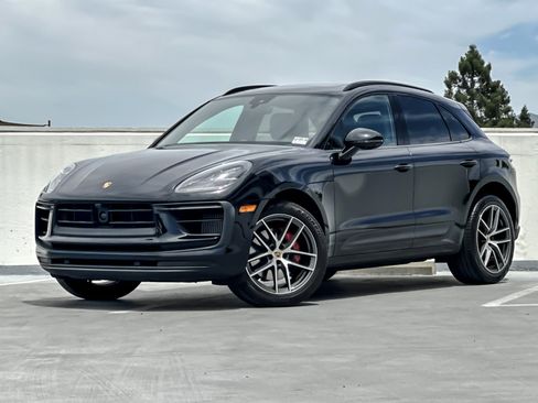 Certified 2024 Porsche Macan S AWD/4WD image 1