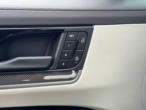 Used 2024 Porsche Cayenne Turbo image 20