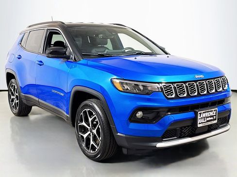 Used 2025 Jeep Compass Limited AWD/4WD image 3