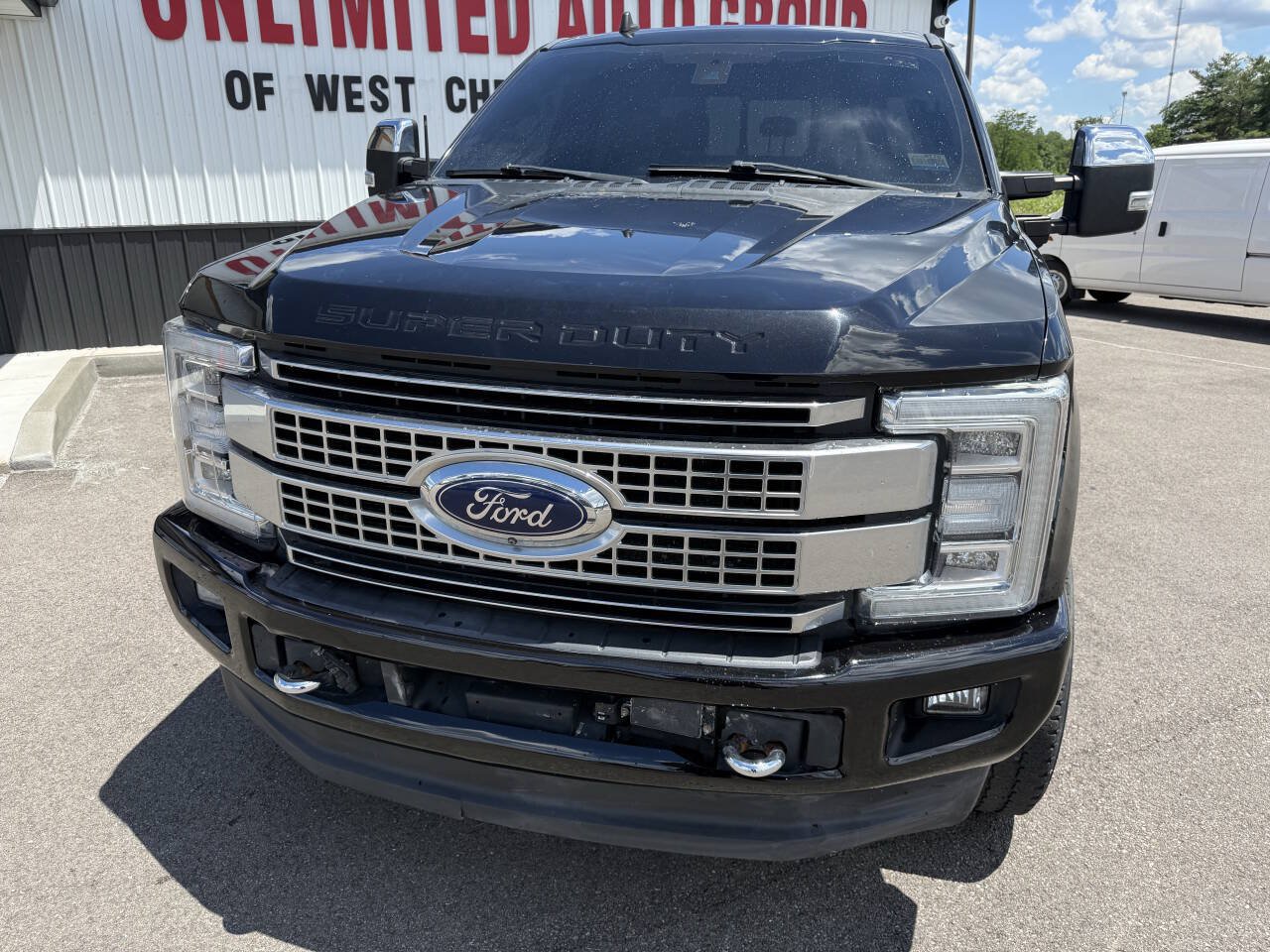 Used 2019 Ford F250 Platinum w/ Platinum Ultimate Package AWD/4WD image 2