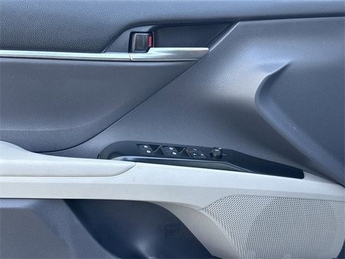 Used 2018 Toyota Camry LE image 22