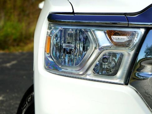 Used 2024 RAM 1500 Laramie image 2