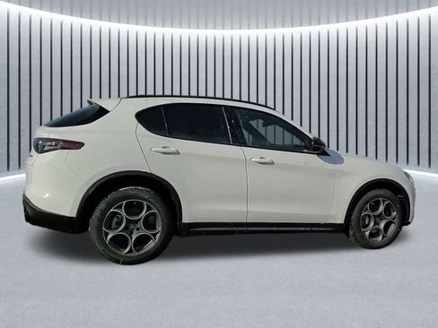 New 2025 Alfa Romeo Stelvio Sprint image 4