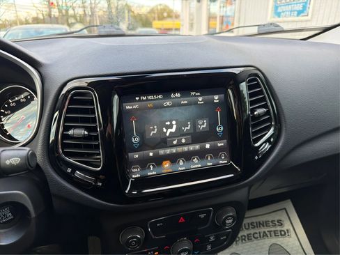 Used 2018 Jeep Compass Limited w/ Navigation Group image 17