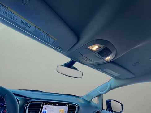 Used 2024 Chrysler Pacifica Touring-L image 15