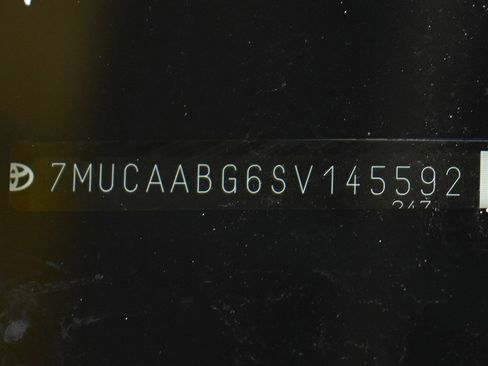 Used 2025 Toyota Corolla Cross LE image 28