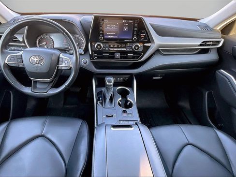 Used 2022 Toyota Highlander XLE image 15