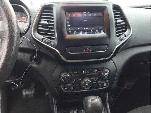 Used 2019 Jeep Cherokee Latitude w/ Popular Appearance Group FWD image 27