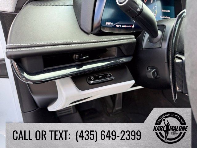 Used 2024 Chevrolet Corvette Z06 w/ Stealth Interior Trim Package RWD image 17