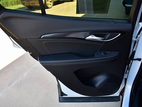 Used 2023 Buick Envision Essence image 19