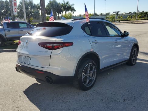 Used 2022 Alfa Romeo Stelvio Sprint image 5